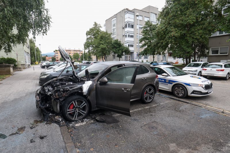 Izgorio Porsche na Malešnici