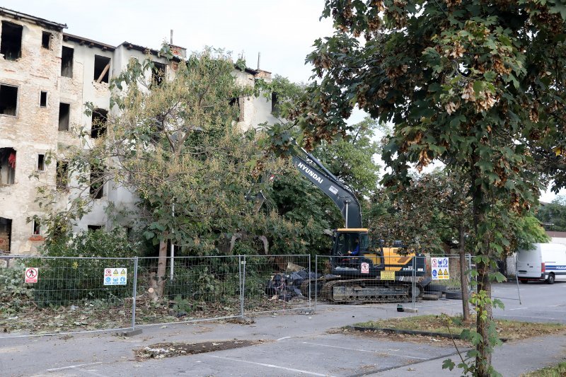 Rušenje zgrade u Paromlinskoj