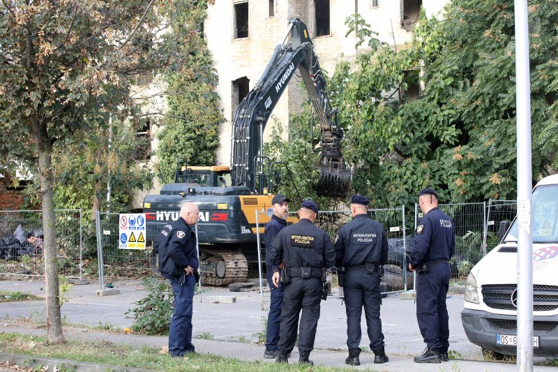 Rušenje zgrade u Paromlinskoj