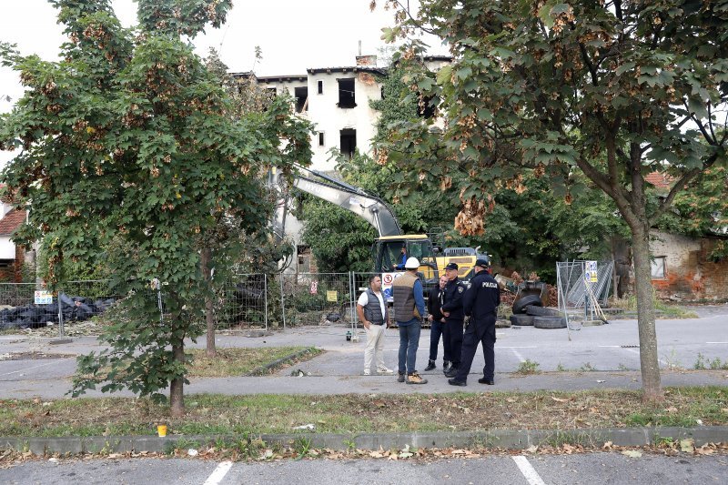 Rušenje zgrade u Paromlinskoj