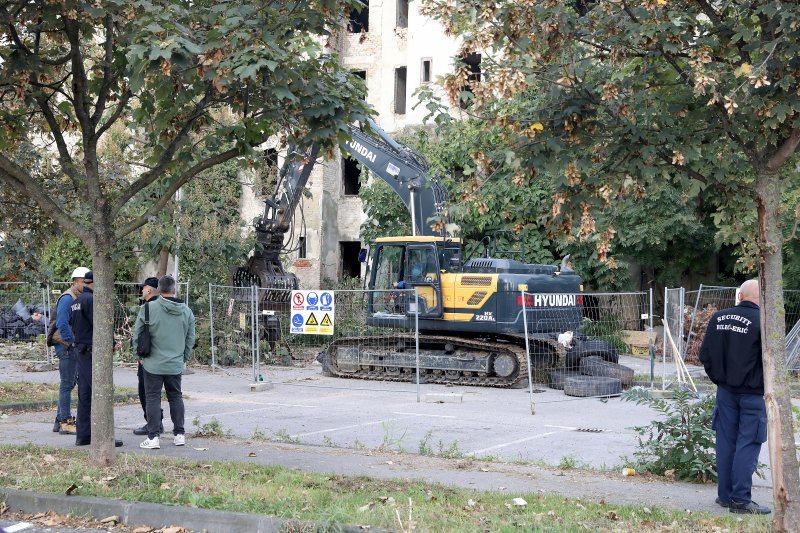 Rušenje zgrade u Paromlinskoj