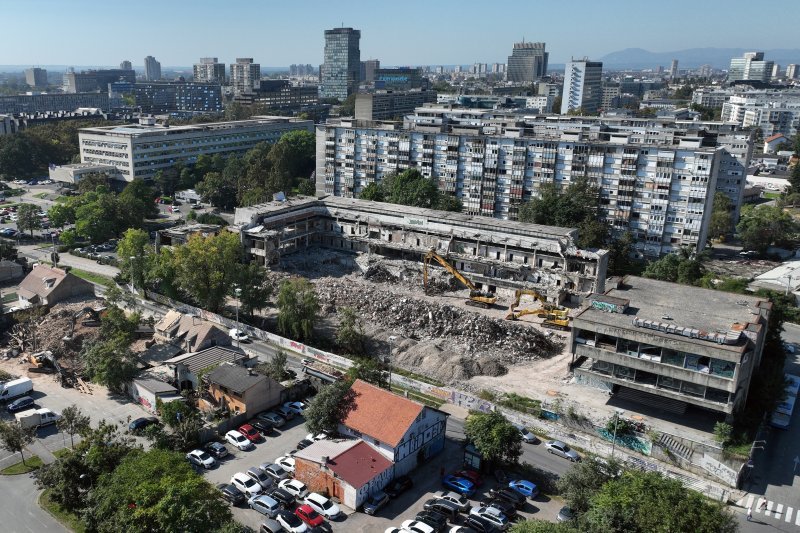 Rušenje zgrade bivše Zagrebačke banke u Paromlinskoj ulici