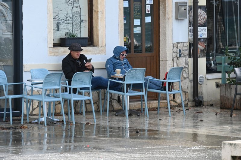 Poplavljena riva u Fažani