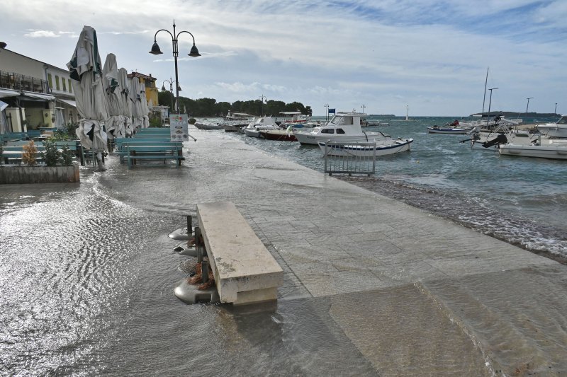 Poplavljena riva u Fažani