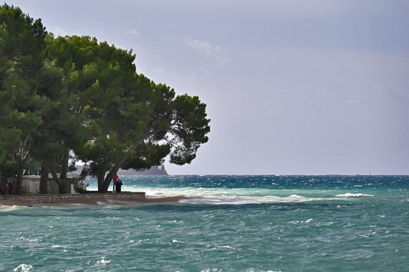 Poplavljena riva u Fažani