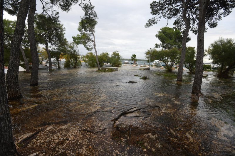 Jako jugo i plima poplavili Jadriju