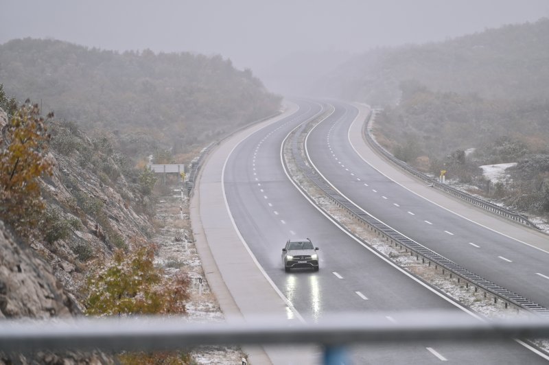 Snijeg na autocesti A1 kod Zagvozda