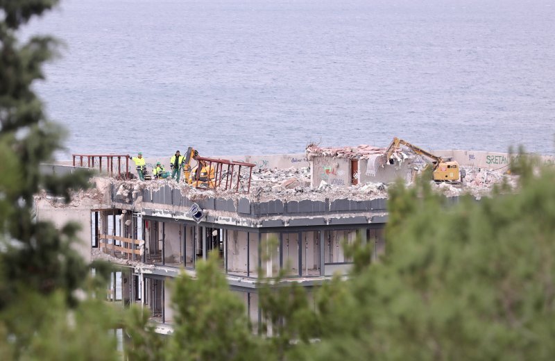 Bageri na najvišoj etaži gradilišta hotela Marjan