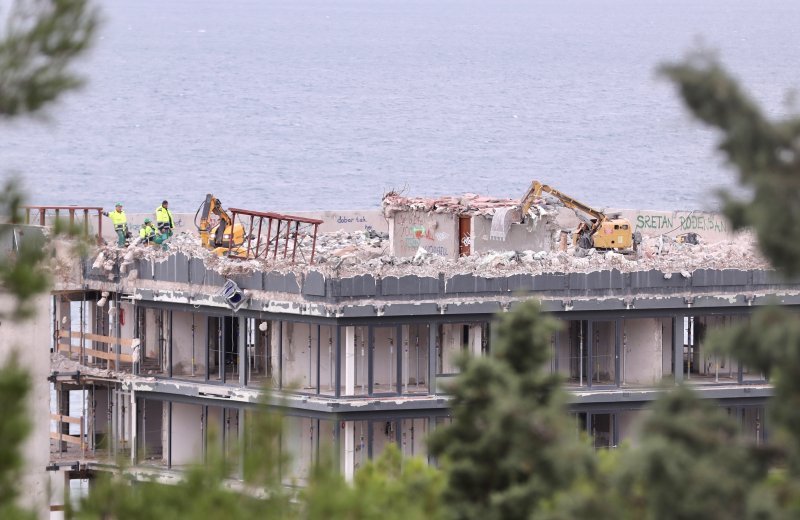 Bageri na najvišoj etaži gradilišta hotela Marjan