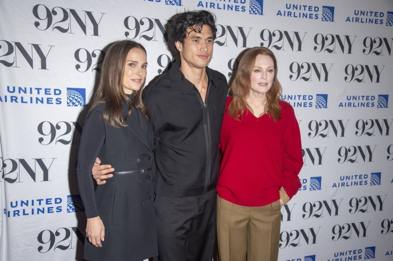 Natalie Portman, Charles Melton i Julianne Moore