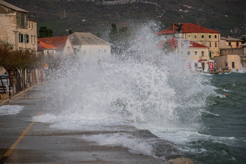 Jugo u Kaštel Starom