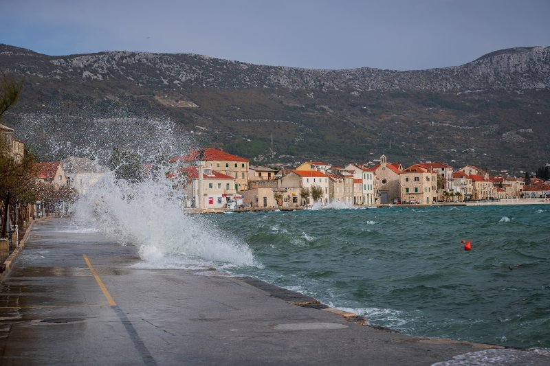 Jugo u Kaštel Starom