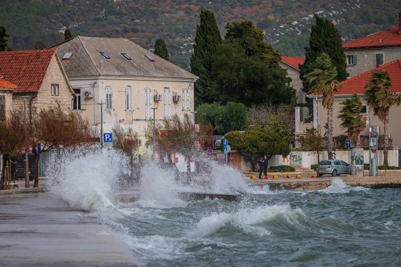 Jugo u Kaštel Starom