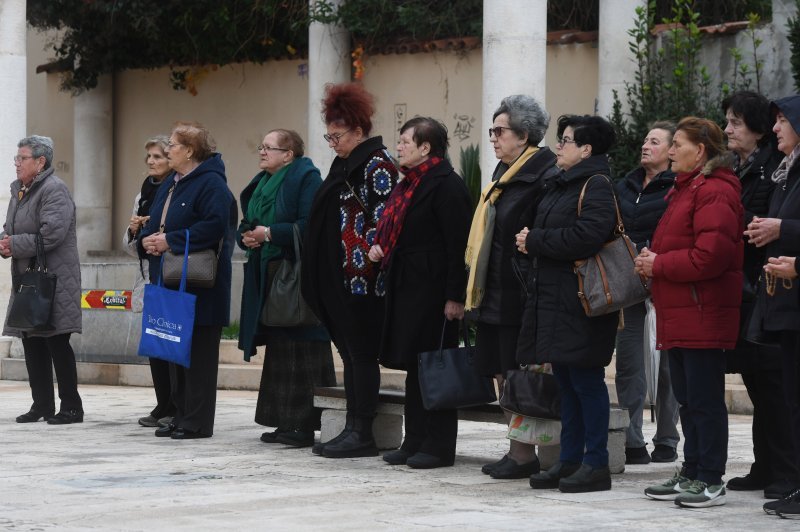 Muškarci mole krunicu svake prve subote u mjesecu