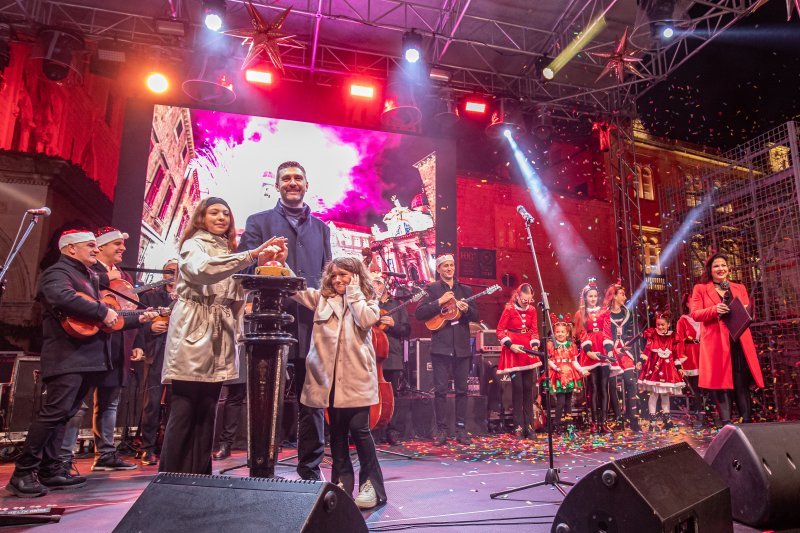 Pogledajte atmosferu na koncertu Prljavog kazališta na Stradunu