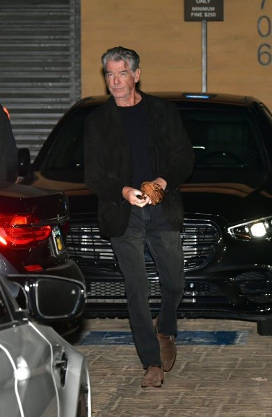 Pierce Brosnan i Keely Shaye Smith