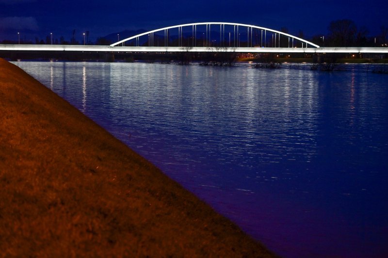 Zagreb: Izlila se rijeka Sava iz korita