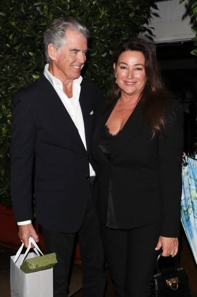 Pierce Brosnan i Keely Shaye Smith