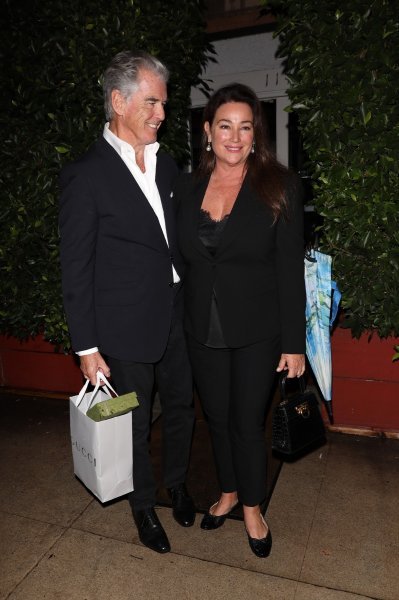 Pierce Brosnan i Keely Shaye Smith