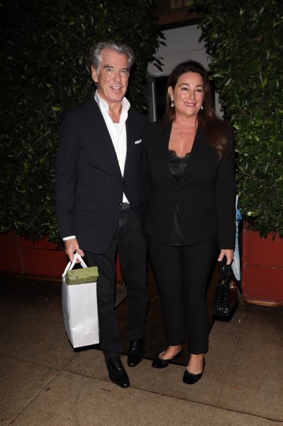 Pierce Brosnan i Keely Shaye Smith