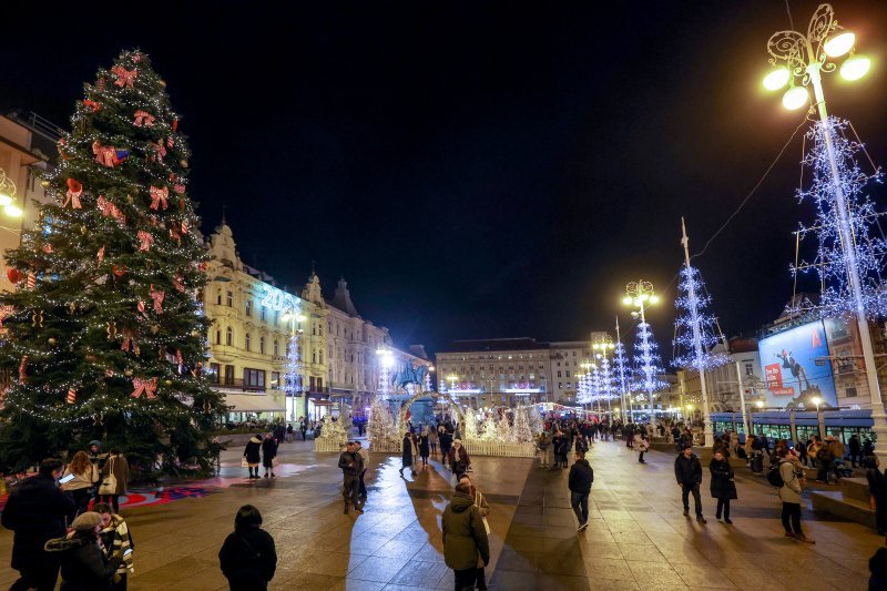 Večernja šetnja Adventom u Zagrebu