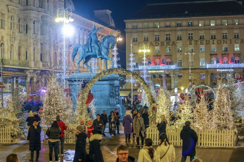 Večernja šetnja Adventom u Zagrebu