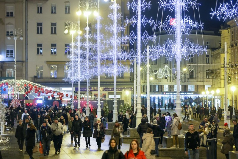 Večernja šetnja Adventom u Zagrebu