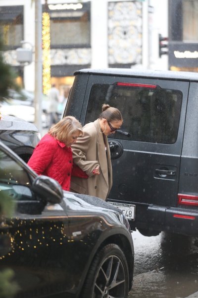 Jennifer Lopez s mamom u shoppingu