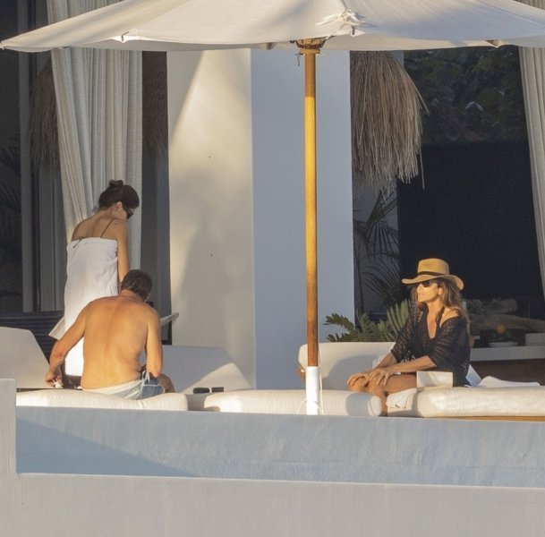 Cindy Crawford s obitelji u Los Cabosu