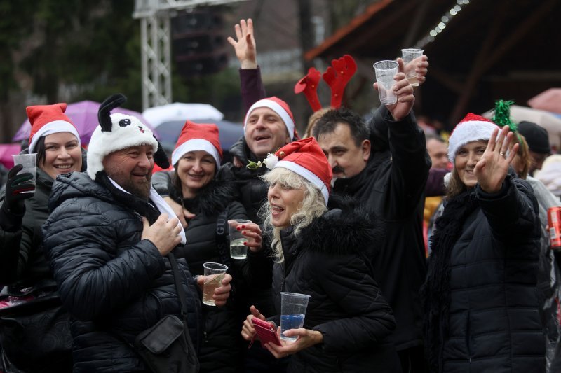 U Fužinama već tradicionalno organiziran najveći ispraćaj Stare i doček Nove godine u podne