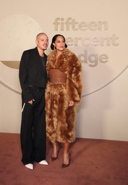 Tracee Ellis Ross i sin Evan Ross