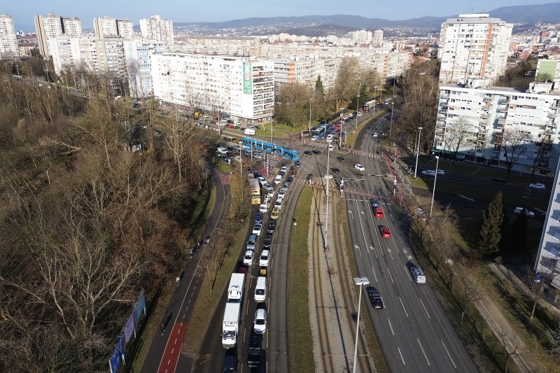 Gužve oko Jadranskog mosta