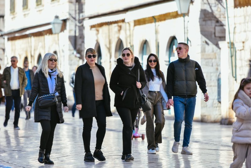 Nedjeljna špica na Stradunu