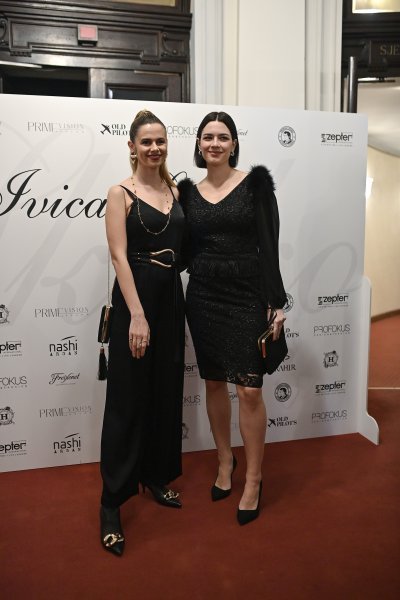 Antonia Ćosić i Mia Dimšić