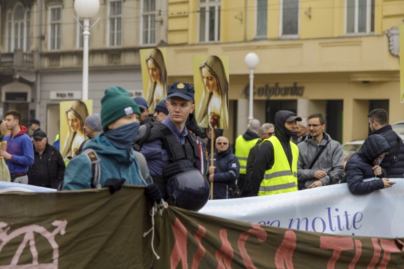 Prosvjed protiv molitelja u Zagrebu