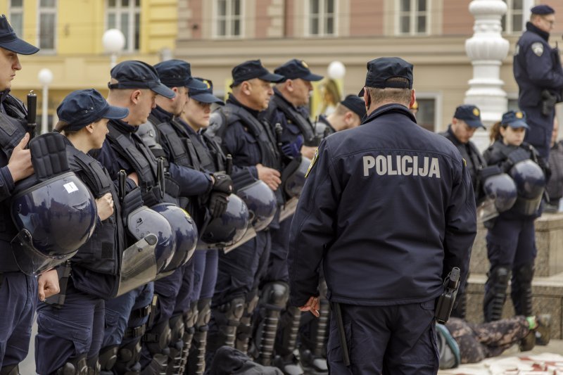 Prosvjed protiv molitelja u Zagrebu