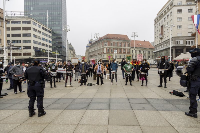 Prosvjed protiv molitelja u Zagrebu