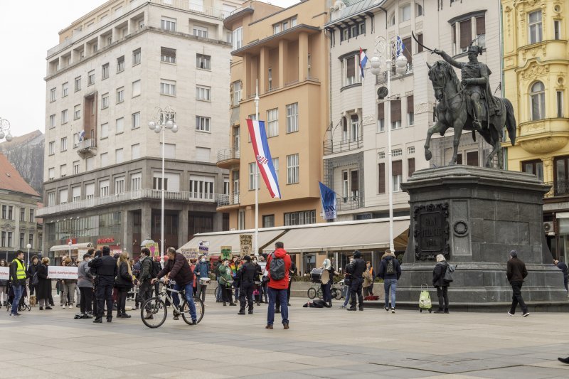 Prosvjed protiv molitelja u Zagrebu