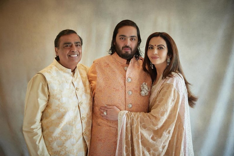 Mukesh i Nita Ambani sa sinom Anantom