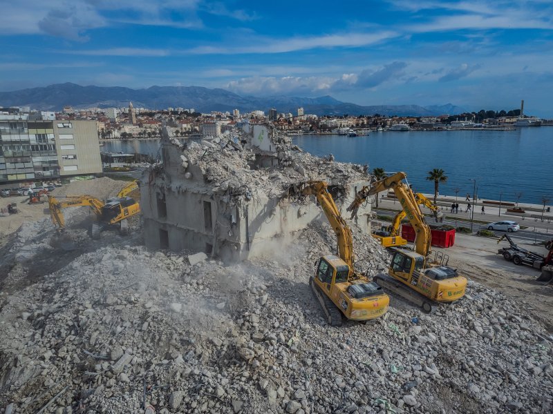 Pogled iz zraka na sravnjeni hotel Marjan u Splitu