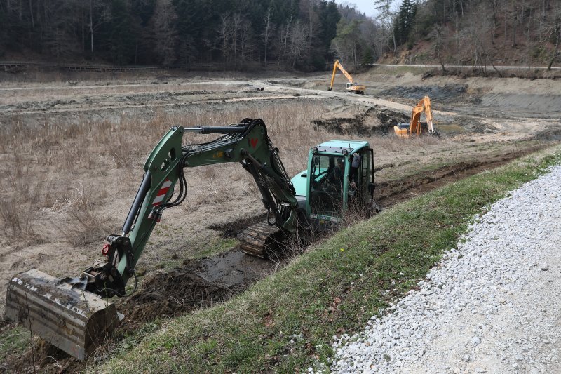 Nastavljeno je čišćenje jezera Trakošćan