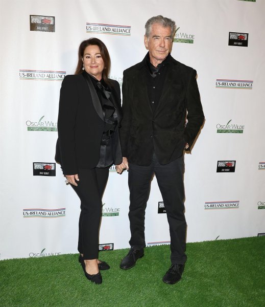 Pierce Brosnan i Keely Shaye Smith