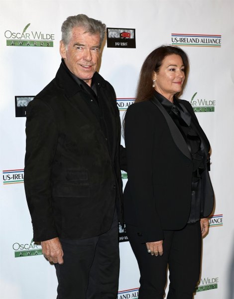 Pierce Brosnan i Keely Shaye Smith