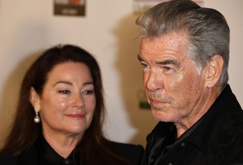 Pierce Brosnan i Keely Shaye Smith