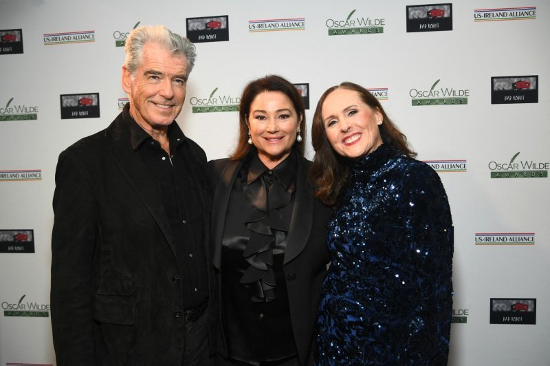 Pierce Brosnan i Keely Shaye Smith