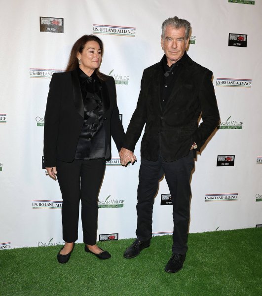 Pierce Brosnan i Keely Shaye Smith