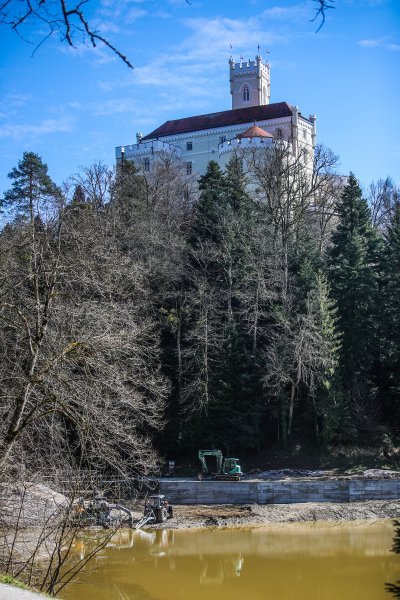 Čišćenje jezera oko Trakošćana od mulja