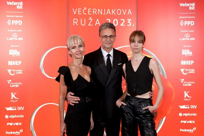 Saša Kopljar sa suprugom i kćerkom
