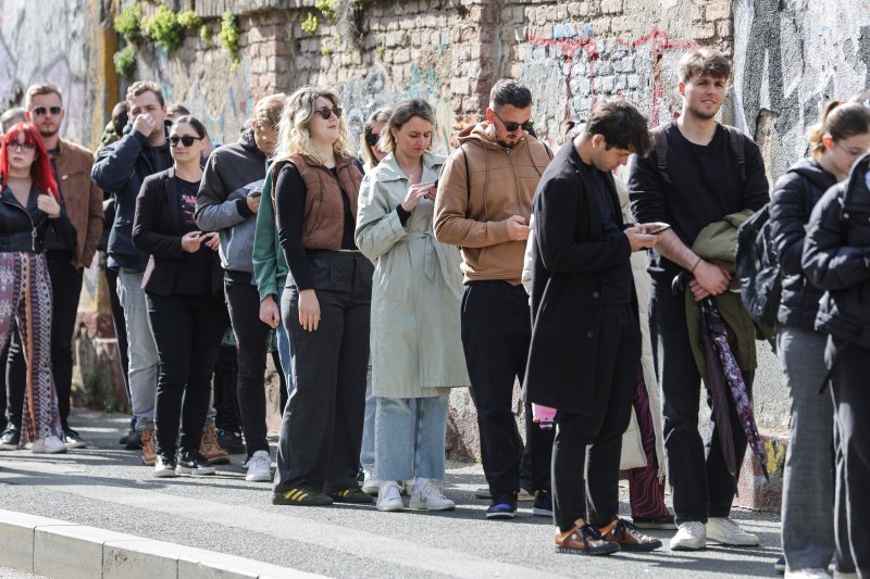 U redovima se čekalo ispred birališta i u popodnevnim satima