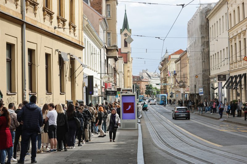 U redovima se čekalo ispred birališta i u popodnevnim satima